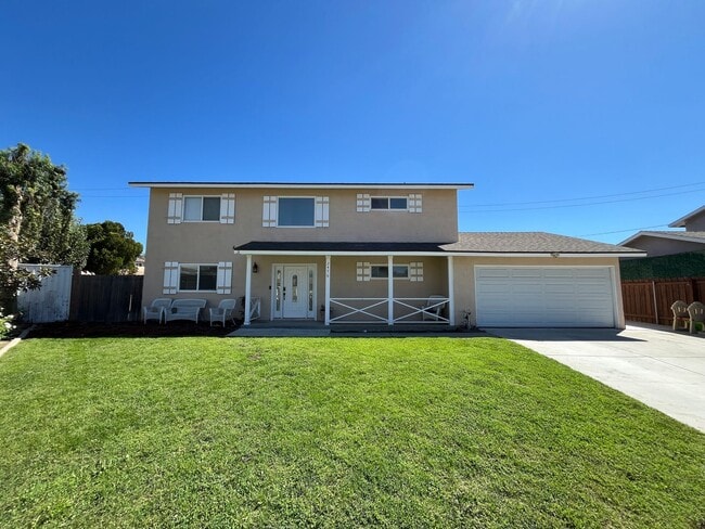Building Photo - Freshly prepped 5BR in Simi w/downstairs b... Rental
