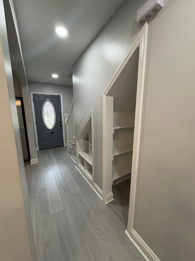 Photo - 712 White Hall Ln