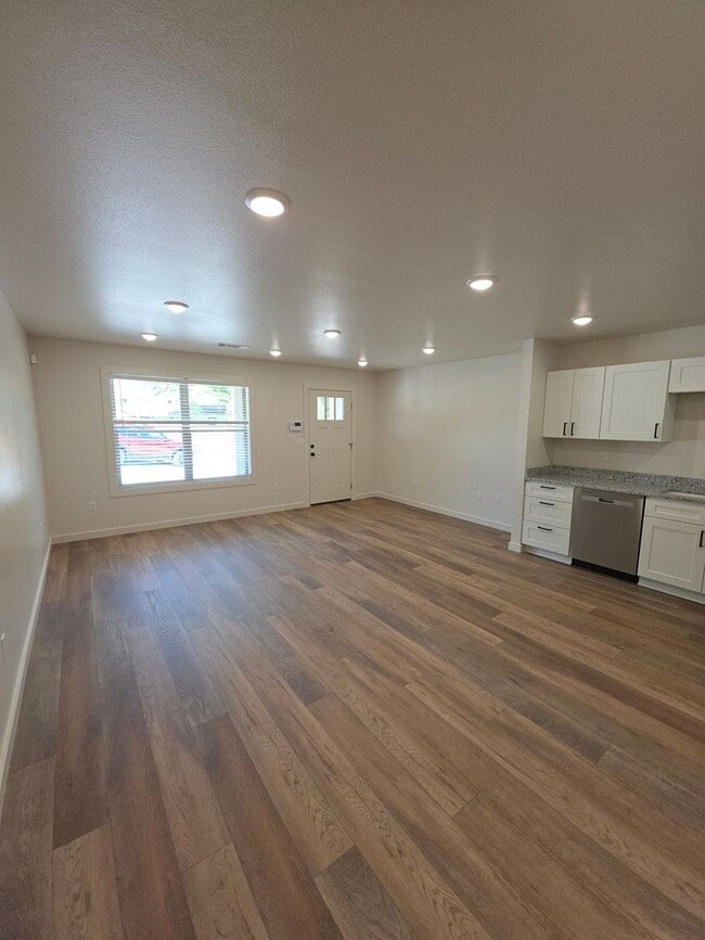 Photo - 709 W 12th St Unit A