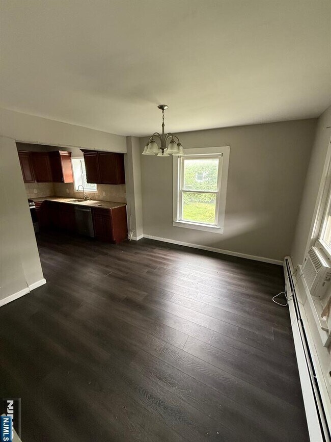 Photo - 581 S Broad St