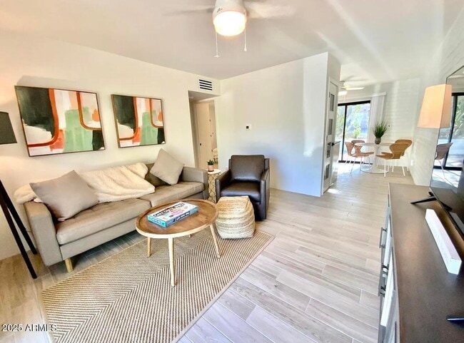 Building Photo - 5811 E Surrey Dr Unit 4 Rental