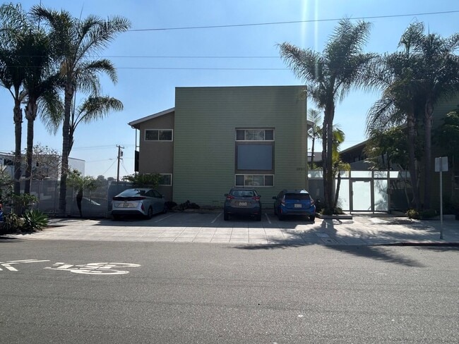 Building Photo - Spacious 2 bedroom Rental