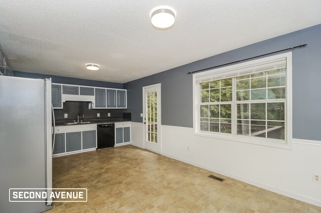 Photo - 430 Eagles Nest Cir