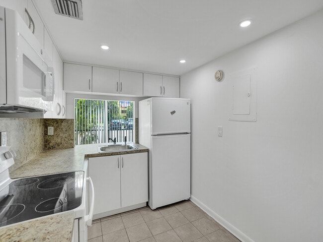 Photo - 9401 SW 4th St Unit 114