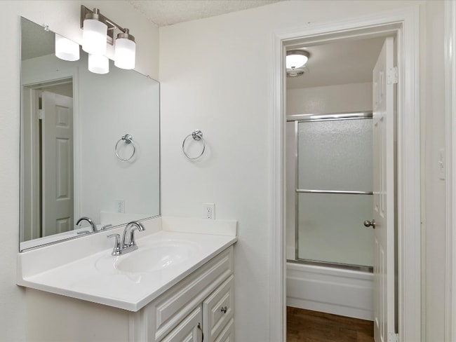 Photo - 15120 Woodruff Ave