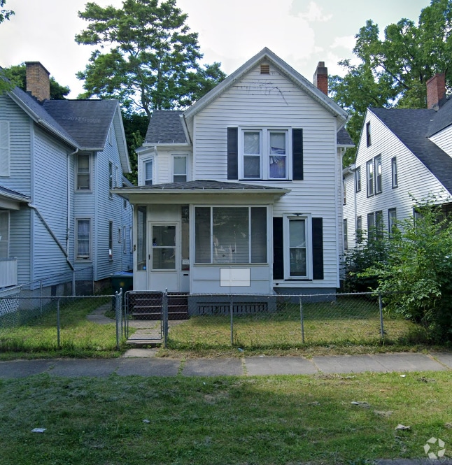 Building Photo - 49 Champlain St Rental