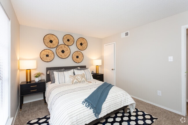 1BR 1BA - 630 SF