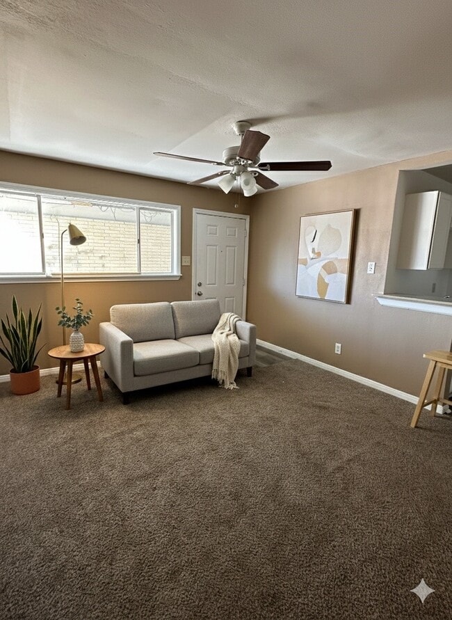 Building Photo - 516 Holiday Dr Unit 52