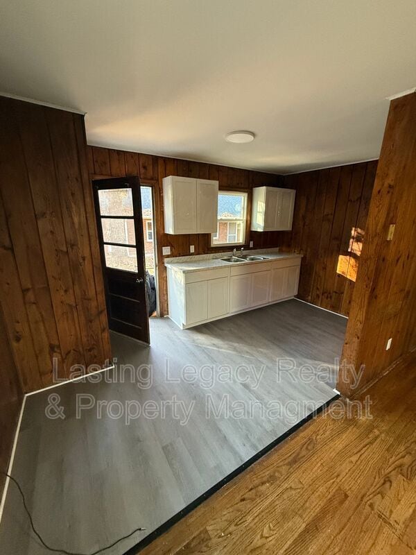 Photo - 908 Marsh St