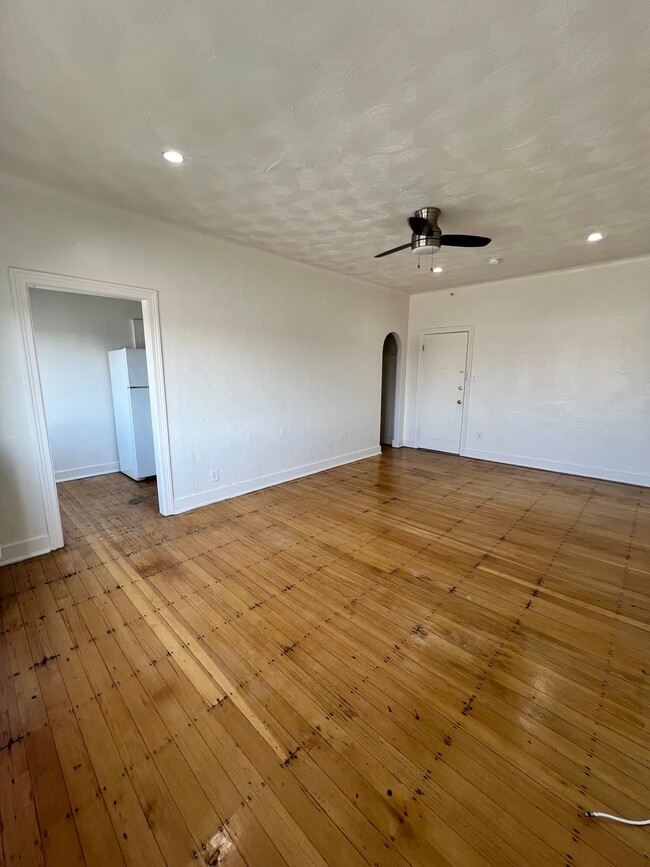 Photo - 1740 Winona Blvd Unit 304