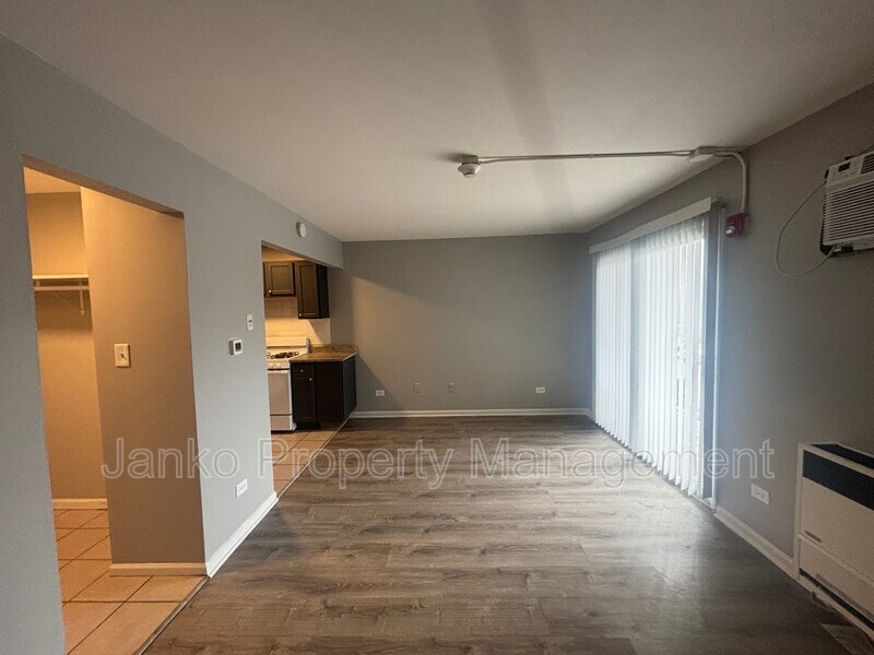 Photo - 3333 Commercial Ave Unidad 1