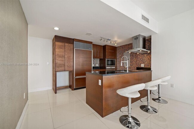 Photo - 495 Brickell Ave
