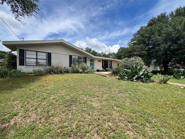 Photo - 11702 Oak Trail
