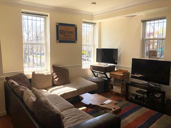 Photo - 787 Fairmont St NW