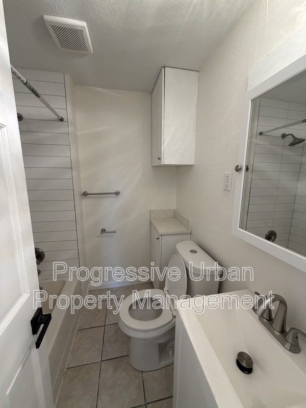 Photo - 4345 W 48th St