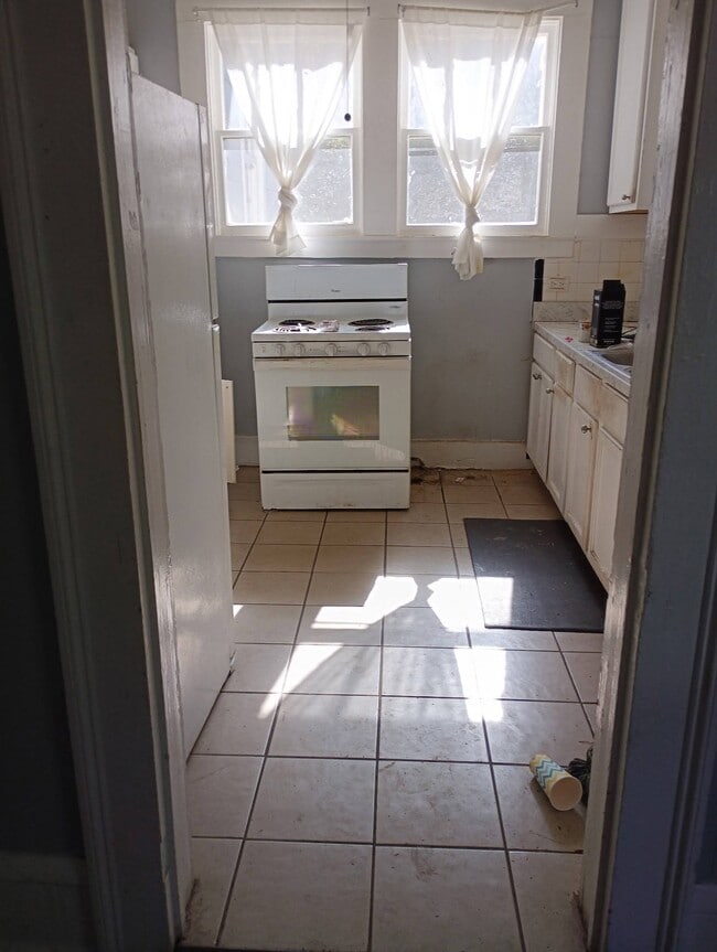 Photo - 2120 E 3rd St