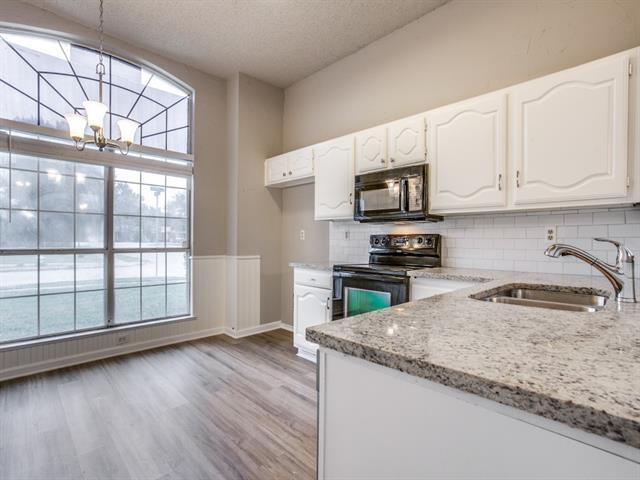 Photo - 428 Surrey Pl