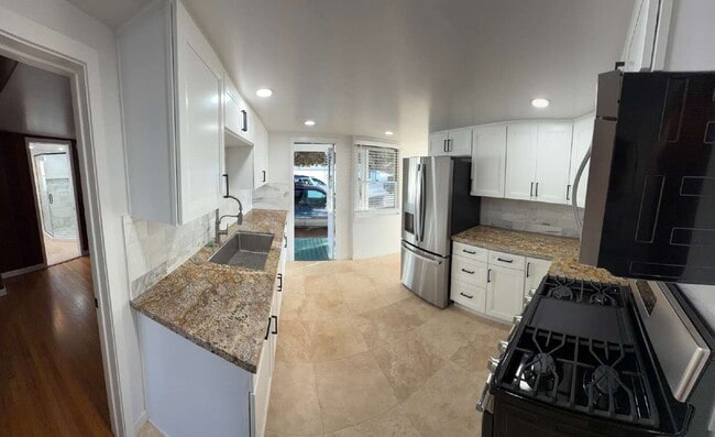 Photo - !!! OPEN HOUSE !!! - Every Sunday and Wednesday from 3:00pm to 7:00pm Unit 15