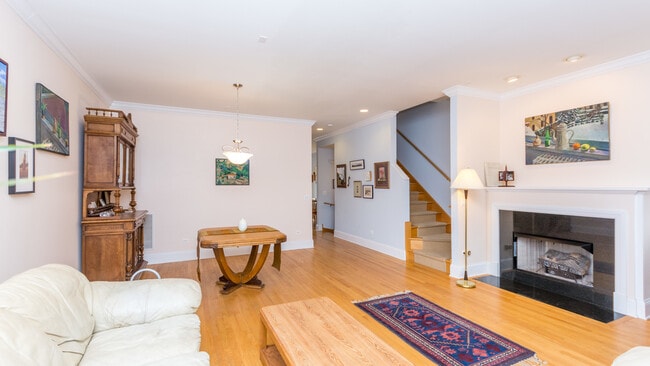 Photo - 4113 N Southport Ave