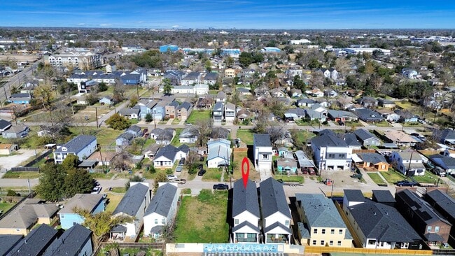 Photo - 410 E 41st St