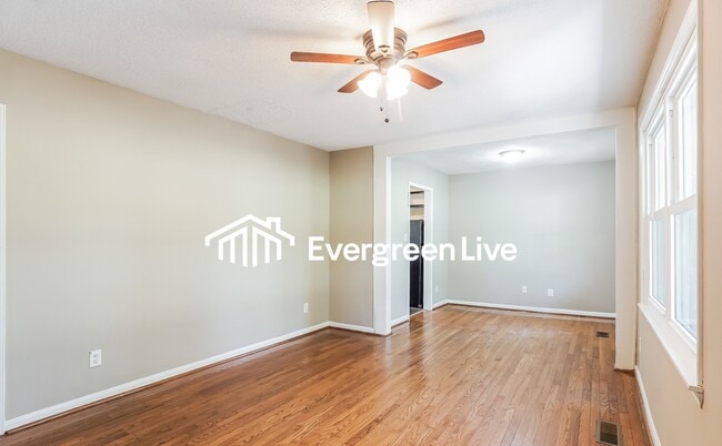 Photo - 872 Burning-Tree Trail