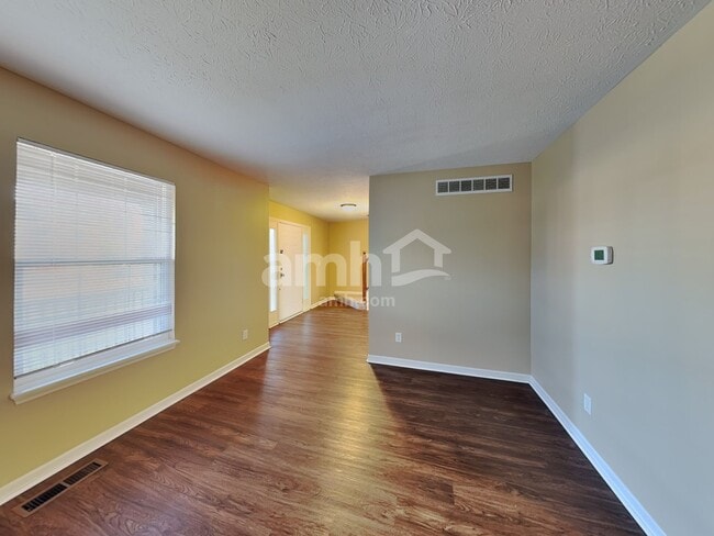 Photo - 1777 Woodstock Dr