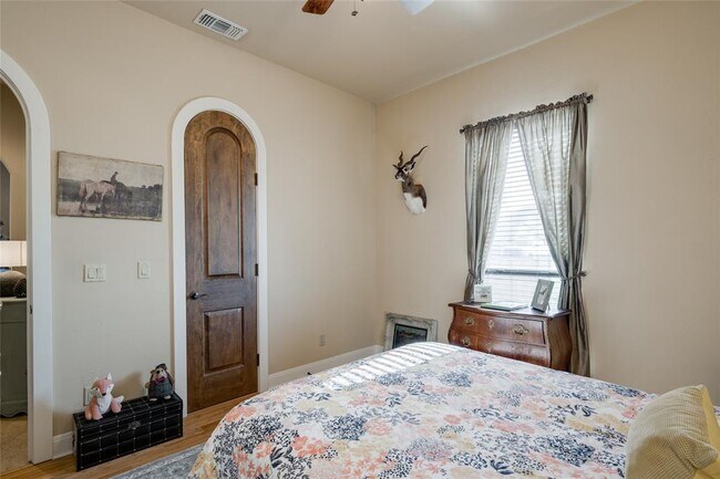 Photo - 404 Bendito Way
