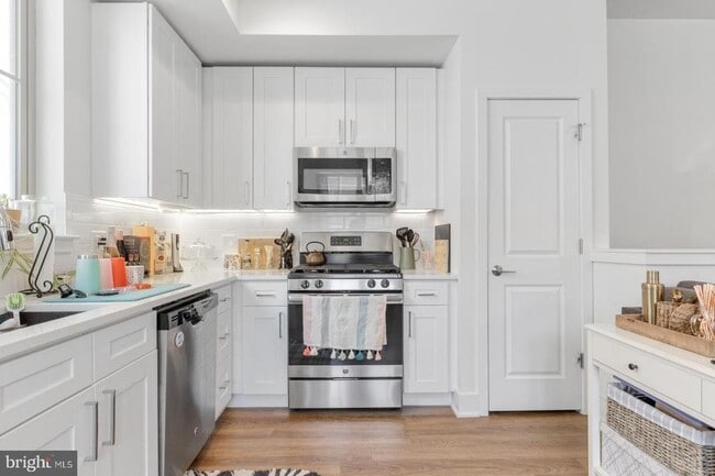 Building Photo - 1356 S Bouvier St Unit 1 Rental