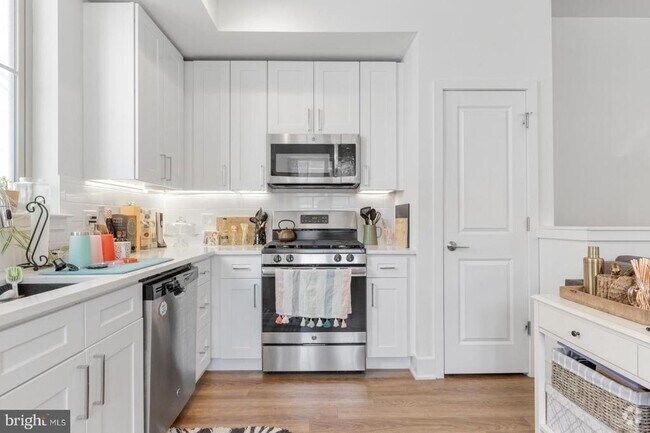 Building Photo - 1356 S Bouvier St Unit 1 Rental
