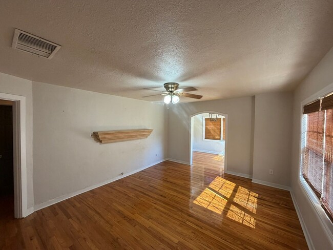 Photo - 3 Bed 1 Bath Home