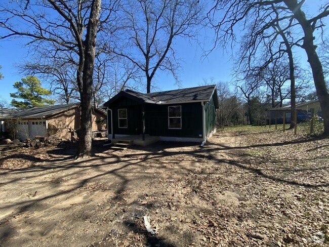 Building Photo - Fully Remodeled 2 Bedroom 1 Bathroom in To... Rental