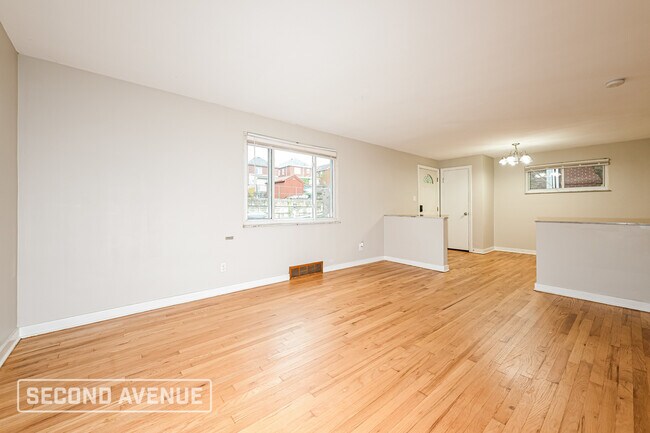 Photo - 4274 Shields St