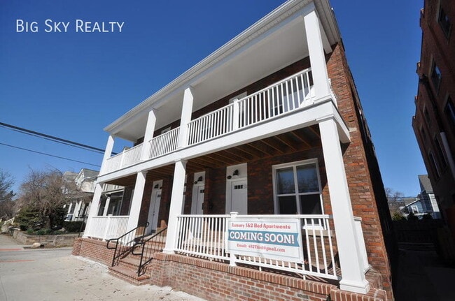 Building Photo - 452 W 3rd Ave Unit A