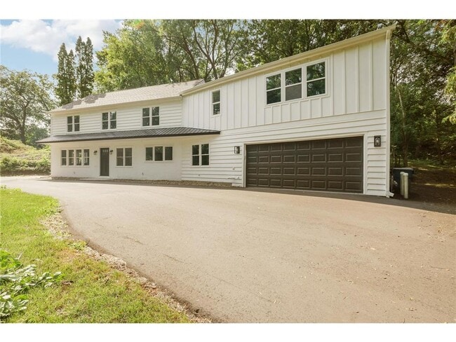 Building Photo - 5111 Colonial Dr