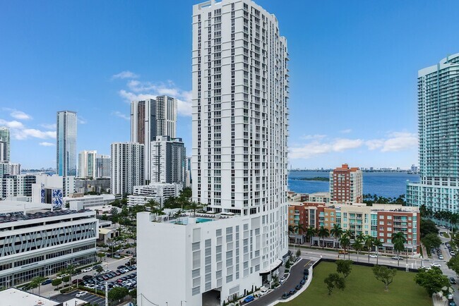 Building Photo - 2000 Biscayne Rental