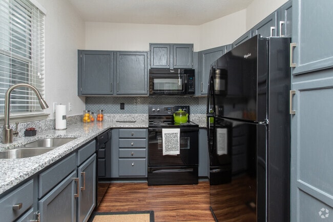 2BR, 2BA - 1091SF