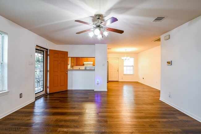 Photo - 712 Avenue F