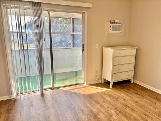 Photo - 372 Camden P