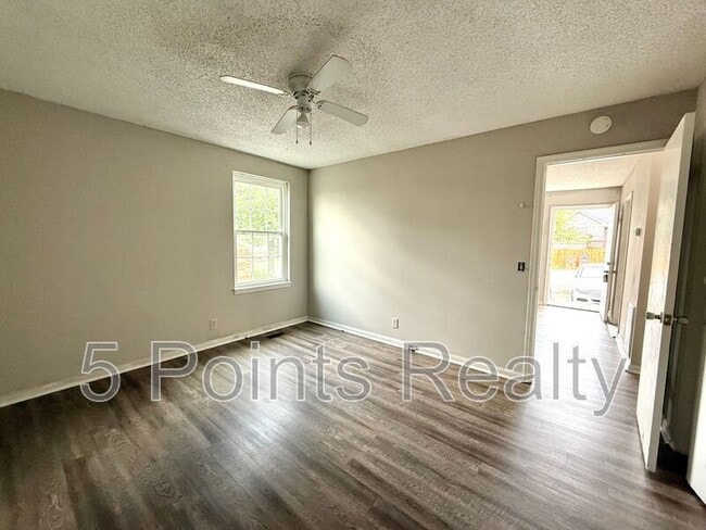 Building Photo - 1203 Sylvia Dr Rental