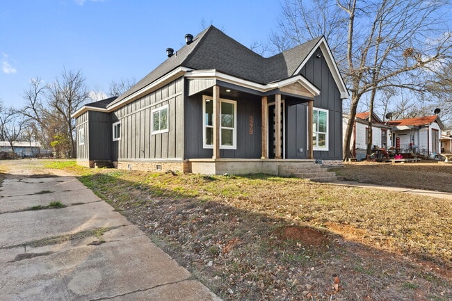 Building Photo - 1279 Bonham St