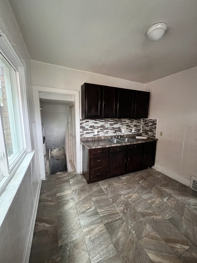 Photo - 3259 W Philadelphia St