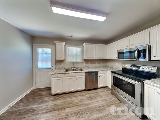 Photo - 310 Dexter Pl