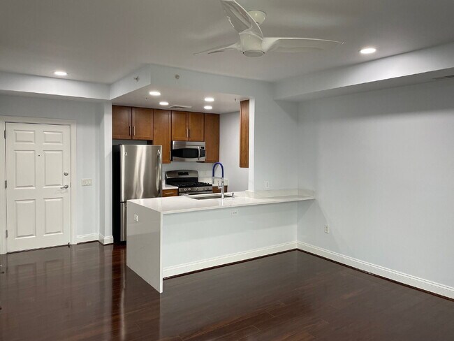 Photo - "Chic Urban Retreat: Stylish 1-Bed Condo w... Unit #429
