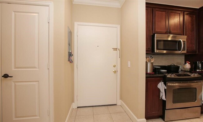 Building Photo - 2203 Dorrington St Unit 208