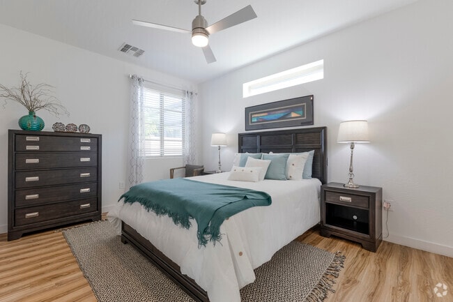 2BR, 2BA - 965SF - Primary Bedroom - Hampton East