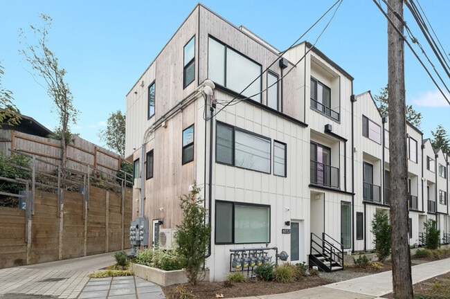 Photo - 6125 Sand Point Way NE Unidad ID1036013P