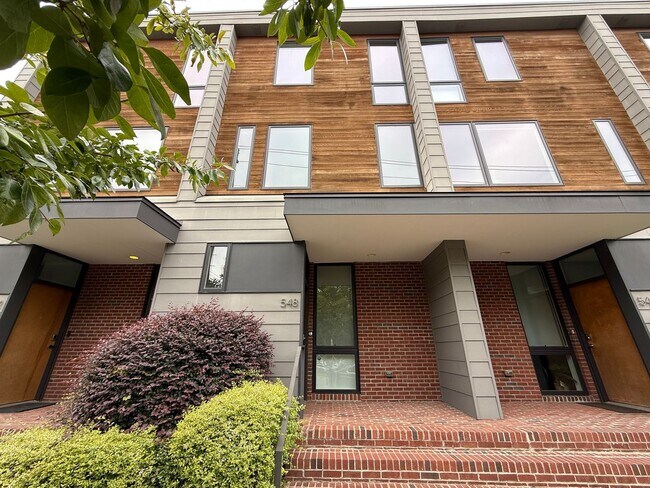 Building Photo - Premier 2BD, 2.5BA Downtown Raleigh Townho... Rental