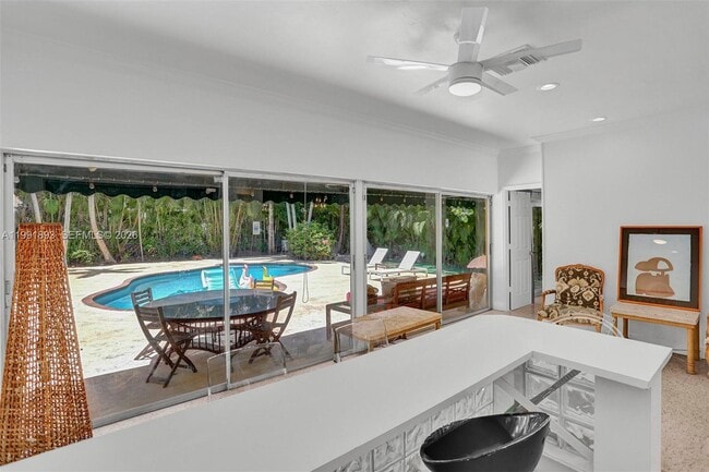 Photo - 3920 Monserrate St