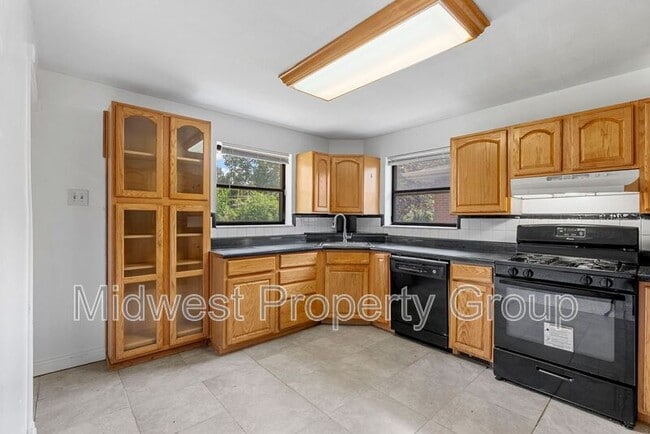 Building Photo - 4452 Eminence Blvd Rental