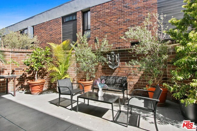 Photo - 9303 Burton Wy